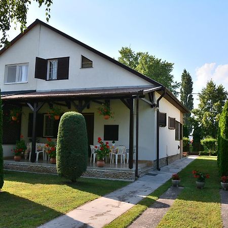 Rozsa Nyaralohaz Βίλα Balatonboglár Εξωτερικό φωτογραφία