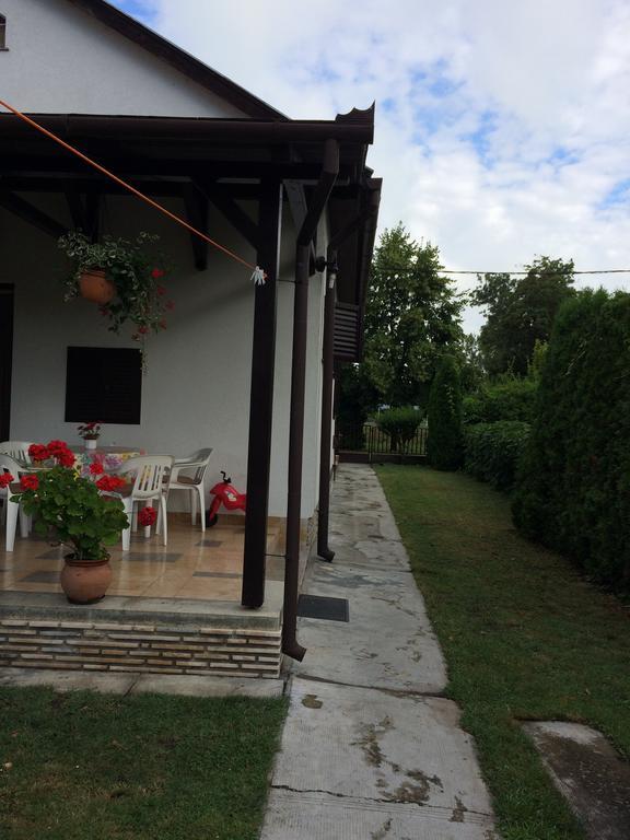 Rozsa Nyaralohaz Βίλα Balatonboglár Εξωτερικό φωτογραφία